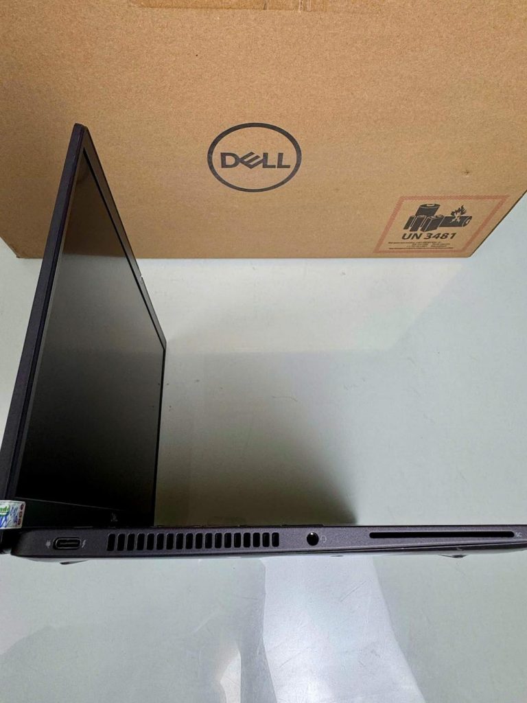 Các cổng kết nối HDMI và USB trên Dell Latitude 7420 cũ