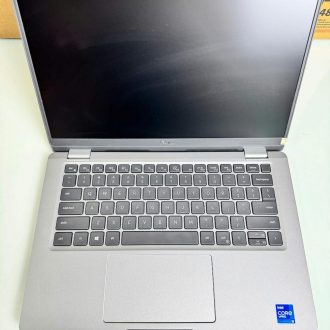 Tổng thể laptop Dell Latitude 5320 cũ nguyên bản nhập Mỹ tại LaptopDT